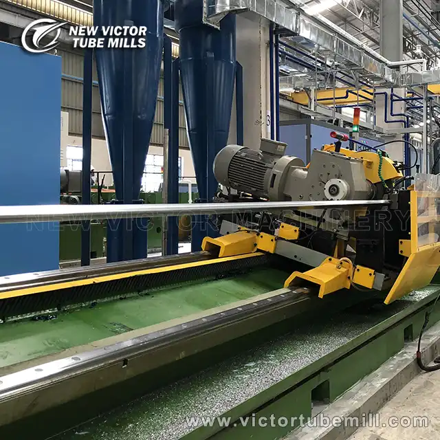 Flying saw cut off equipment